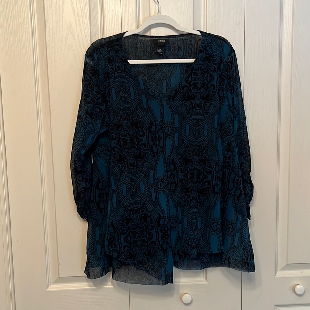Alfani woman long sleeve teal and black top